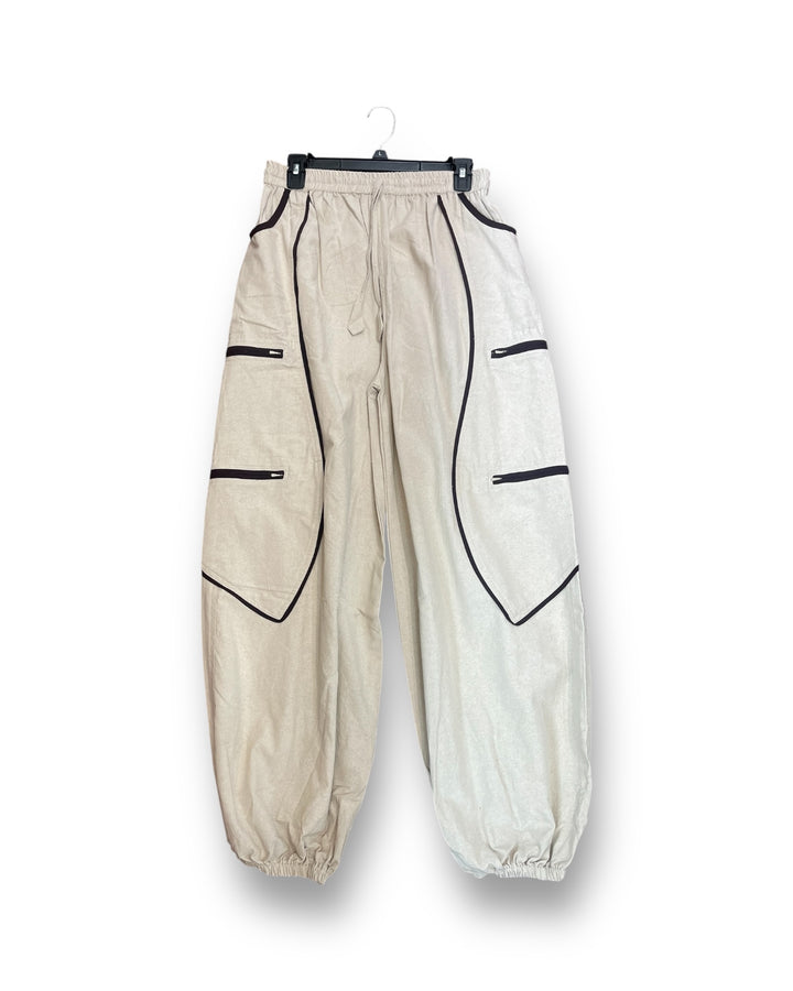 Street Style Cargo Joggers – Multi-Pocket Harem Pants with Contrast Zipper Trim
